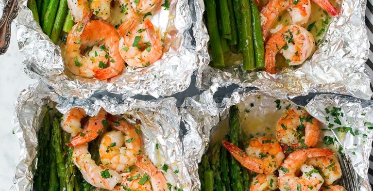 Shrimp and Asparagus Foil Packs with Garlic Lemon Butter Sauce